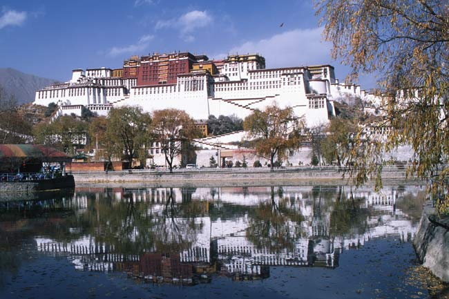 Potala palace, Lhasa; photo: Bernd Seiler November 2000