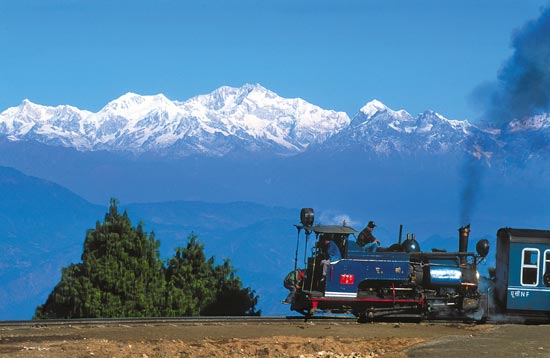 Kanchenjunga, der dritthöchste Berg der Welt, und die Daerjeelingbahn