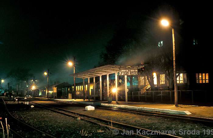 Sroda Miasto at night