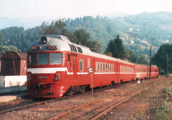 D1-Triebzug im klassischen rot, Foto: Detlef Hanschke